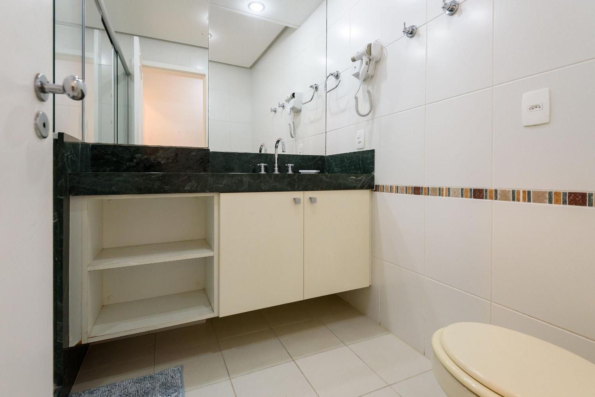 Charme Carioca Com 3 Quartos Em Ipanema|gc 126/503 *